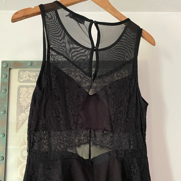 🖤 🌞Super Cute Summer Jumpsuit 🌞 🖤 - Picture 2 of 8